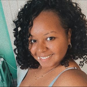 Meet your Posher, Monae